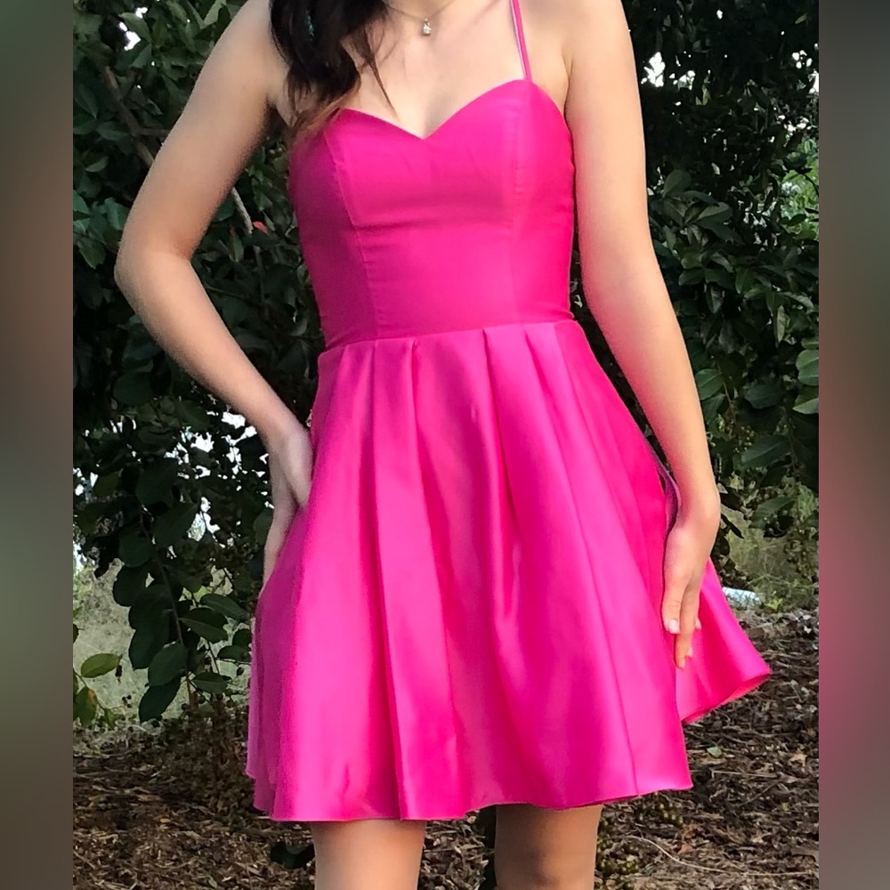 Pink hoco dress only worn for a couple hours bought from Dillards for like 168